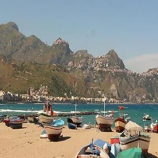 Nefele Giardini Naxos