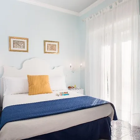 Nefele Hotell 3*