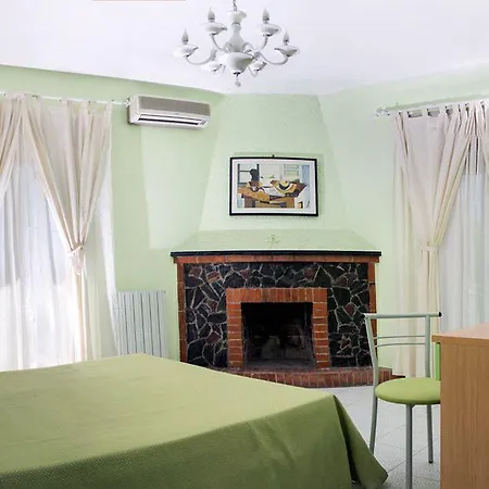 Nefele מלון