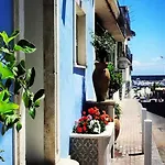 涅斐勒酒店 3*