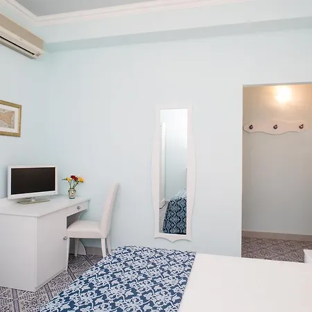 Nefele Hotel